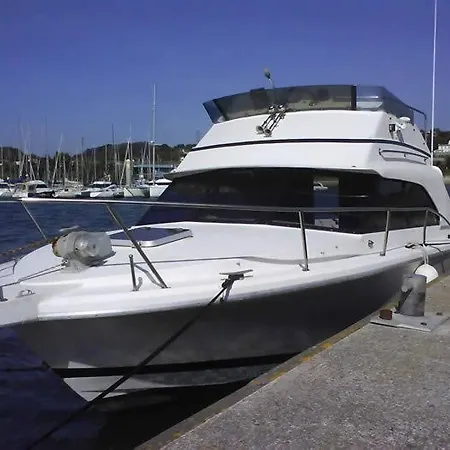 Bateau A Quai De 2 Cabines Botel Trebeurden
