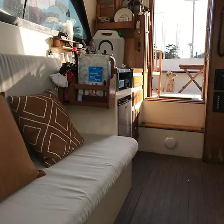 Bateau A Quai De 2 Cabines Botel *
