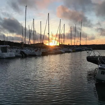Bateau A Quai De 2 Cabines Botel *